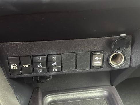 Used 2018 Toyota RAV4 SE w/ Power Extra Value Package FWD image 20