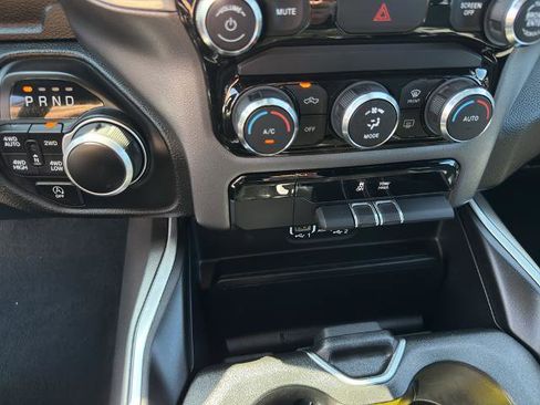 Used 2022 RAM 1500 Big Horn AWD/4WD image 20