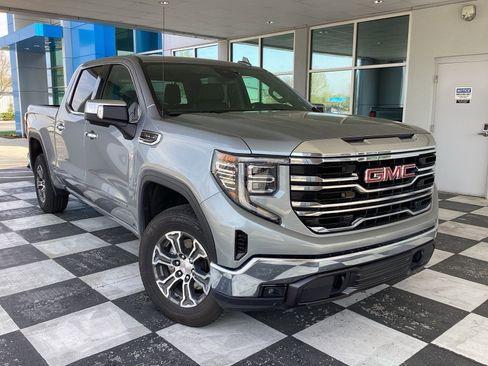 Used 2025 GMC Sierra 1500 SLT image 7