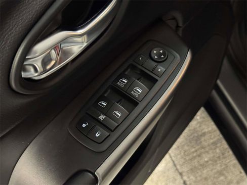 Used 2020 Jeep Cherokee Latitude Plus w/ Cold Weather Group image 24