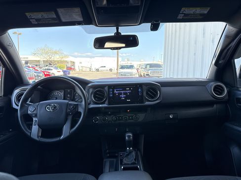 Used 2016 Toyota Tacoma TRD Sport image 19