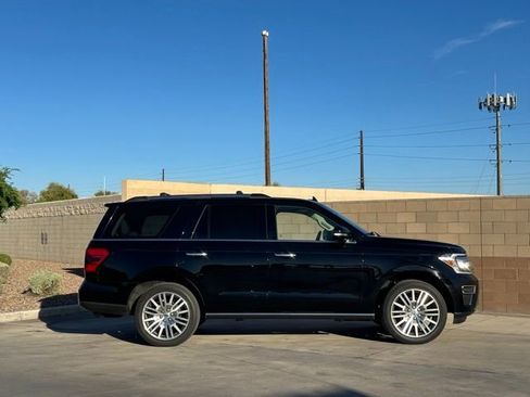 Used 2023 Ford Expedition Limited image 5