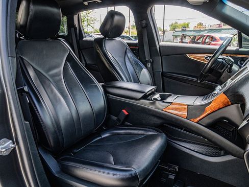 Used 2020 Lincoln Nautilus Reserve FWD image 21