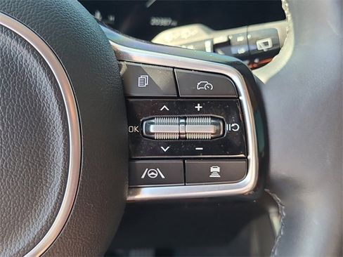 Used 2025 Kia Carnival SX Prestige image 27