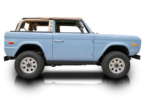 Used 2025 Ford Bronco Badlands AWD/4WD image 2