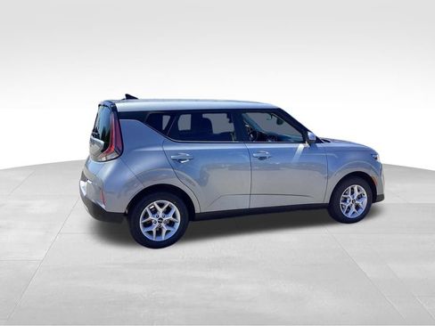 Used 2024 Kia Soul LX w/ Option Group 015 FWD image 7
