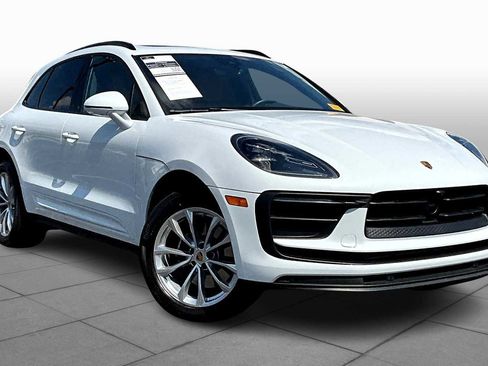 Used 2025 Porsche Macan image 3