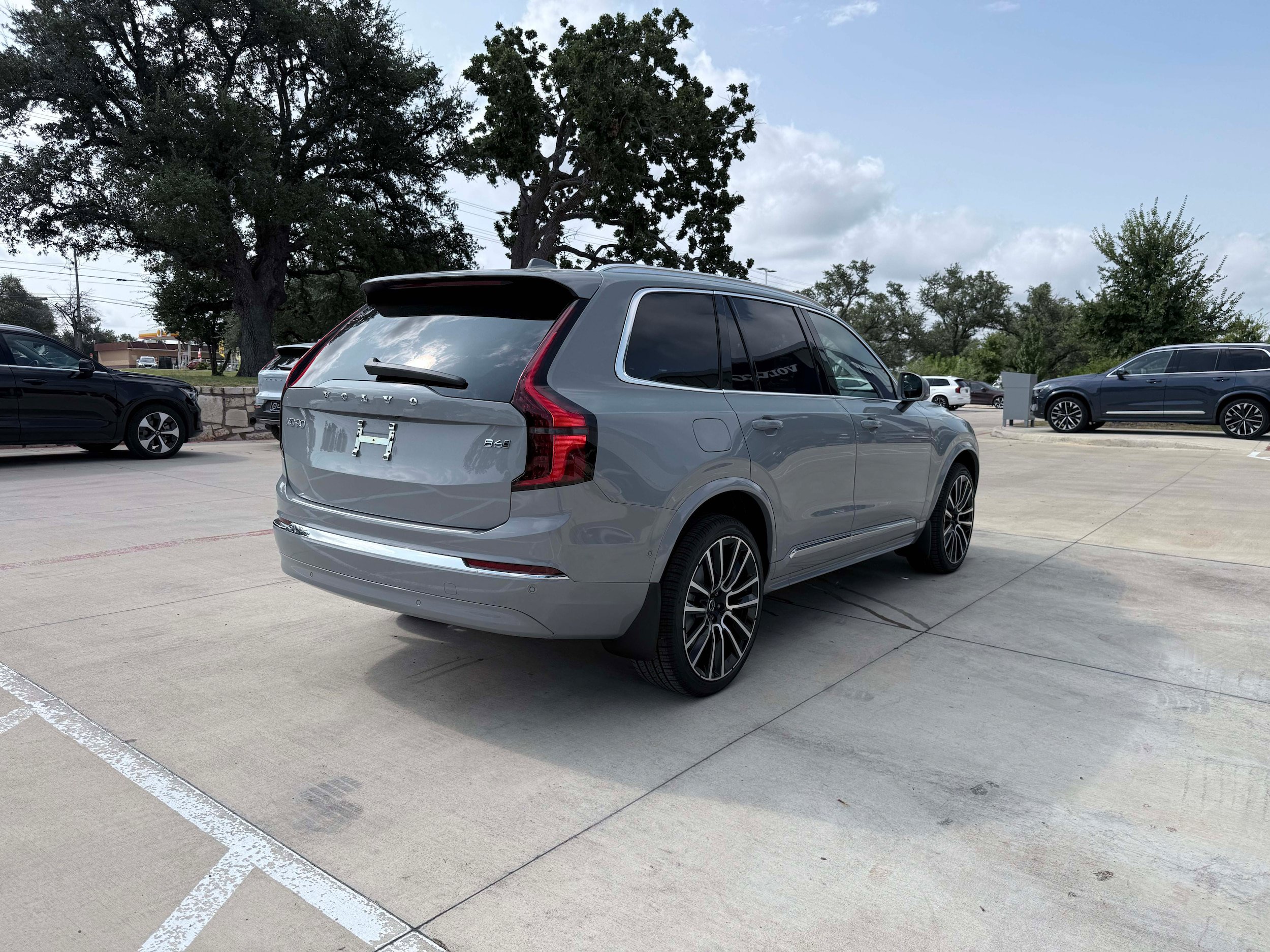 New 2026 Volvo XC90 B6 Plus w/ Protection Package Premier AWD/4WD image 6