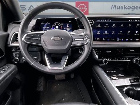 Used 2025 Chevrolet Suburban Z71 AWD/4WD image 8