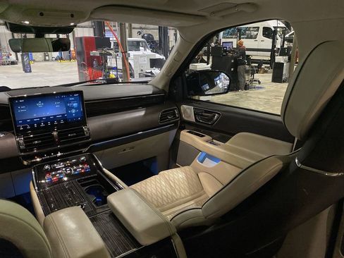 Used 2023 Lincoln Navigator L Black Label image 4