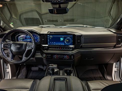 Used 2022 Chevrolet Silverado 1500 ZR2 w/ Technology Package image 16