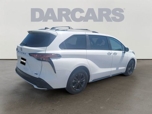 Used 2025 Toyota Sienna XSE AWD/4WD image 7