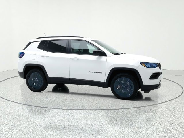 Used 2026 Jeep Compass Latitude AWD/4WD image 8