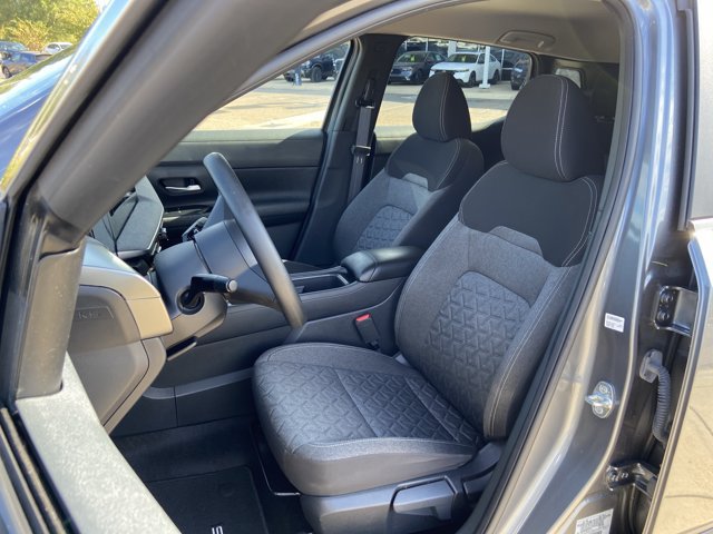 Used 2025 Nissan Kicks SV FWD image 18