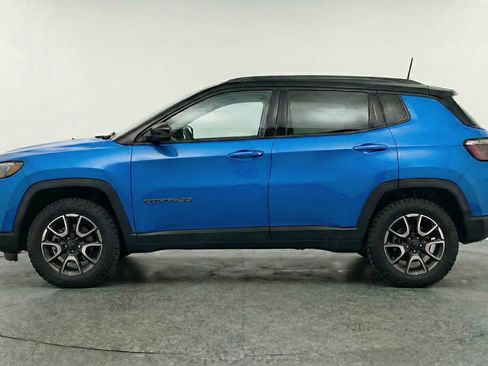 Used 2025 Jeep Compass Trailhawk AWD/4WD image 5