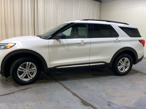 Used 2023 Ford Explorer XLT w/ Equipment Group 202A image 6