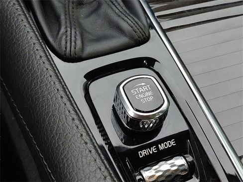 Used 2018 Volvo XC90 T6 Momentum w/ Momentum Plus Package image 21