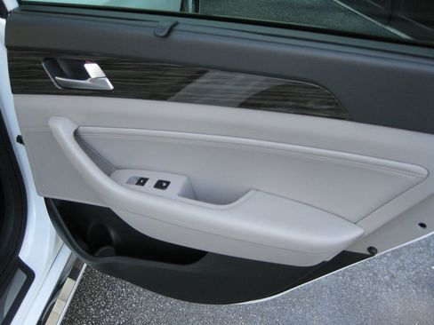 Used 2015 Hyundai Sonata Limited w/ Option Group 05 FWD image 34