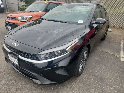 Certified 2023 Kia Forte LXS w/ LXS Technology Package FWD image 4
