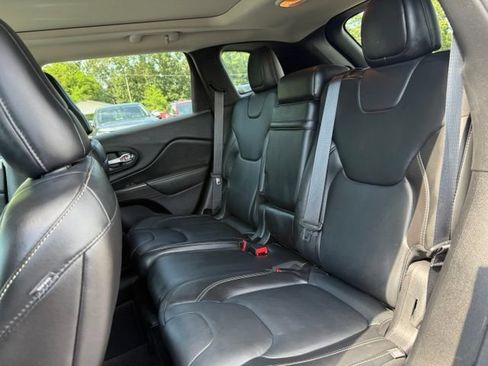 Used 2015 Jeep Cherokee Limited w/ Technology Group FWD image 10