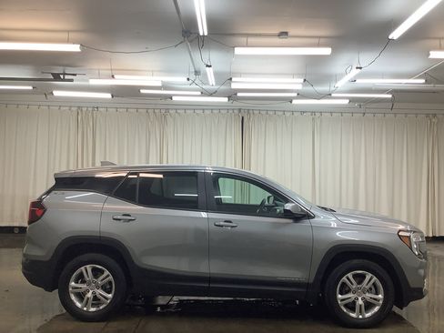 Used 2024 GMC Terrain SLE image 5