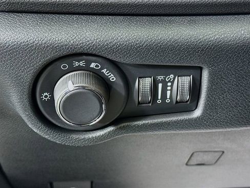 New 2026 Chrysler Voyager LX image 10