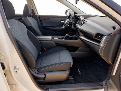 Used 2023 Nissan Rogue SV FWD image 30