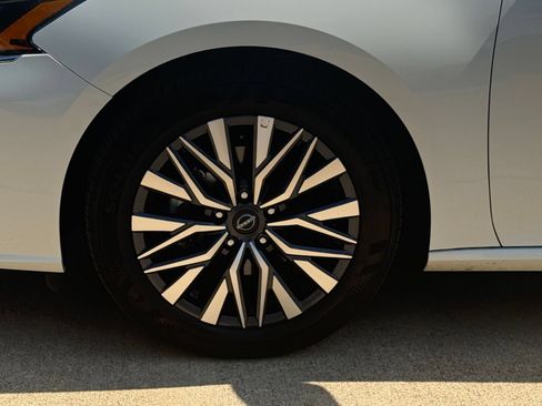 Used 2025 Nissan Altima 2.5 SV FWD image 31
