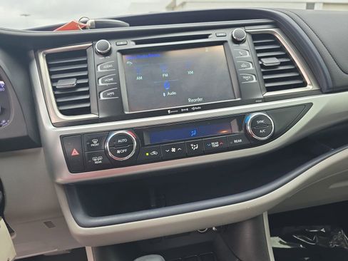 Used 2018 Toyota Highlander Plus image 22