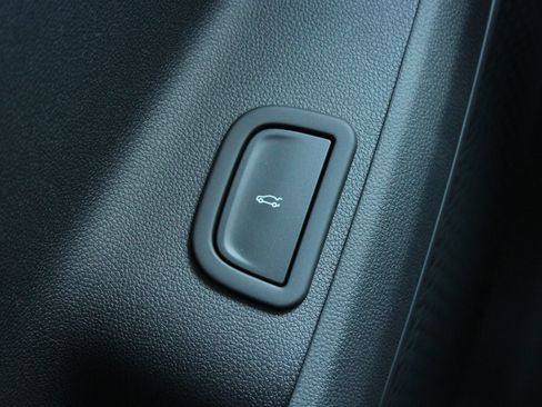 Used 2024 Chevrolet Traverse LT w/ LPO, Floor Liner Package AWD/4WD image 29