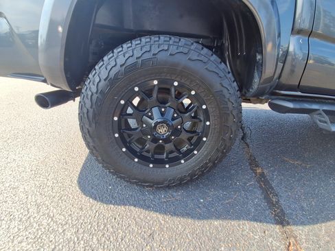 Used 2020 Toyota Tacoma TRD Sport w/ Technology Package RWD image 19