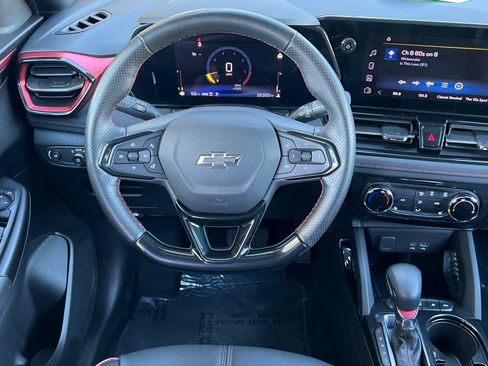 Used 2024 Chevrolet TrailBlazer RS image 11