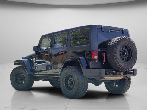 Used 2018 Jeep Wrangler Unlimited Sahara AWD/4WD image 13