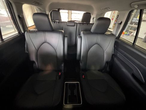 Used 2025 Toyota Grand Highlander LE image 38