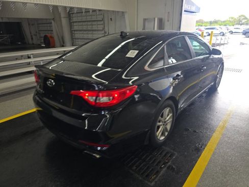 Used 2017 Hyundai Sonata SE FWD image 2