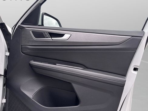 Used 2024 Volkswagen Atlas Cross Sport SE image 26