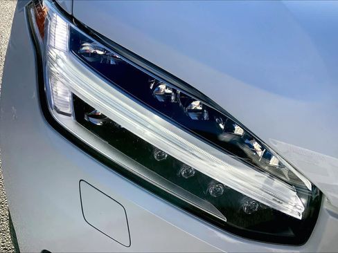 Used 2021 Volvo XC90 T6 Momentum w/ Advanced Package image 27