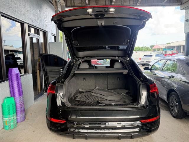 Used 2024 Audi Q8 e-tron Premium Plus w/ Premium Plus Package AWD/4WD image 16