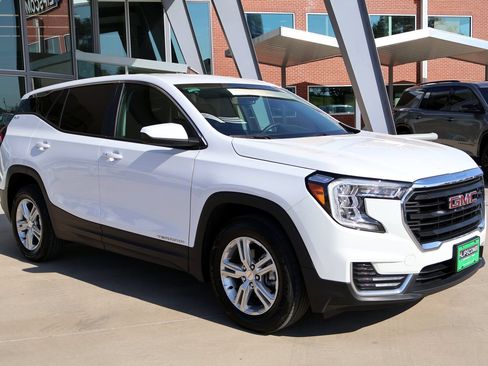 Used 2024 GMC Terrain SLE FWD image 5