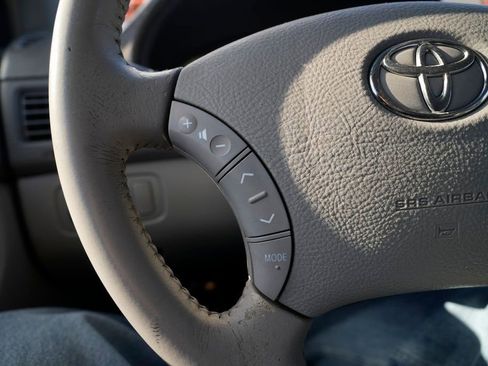 Used 2005 Toyota Sienna XLE image 36