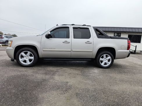 Used 2008 Chevrolet Avalanche LT image 2