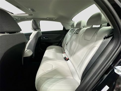 Used 2023 Hyundai Elantra Limited image 26