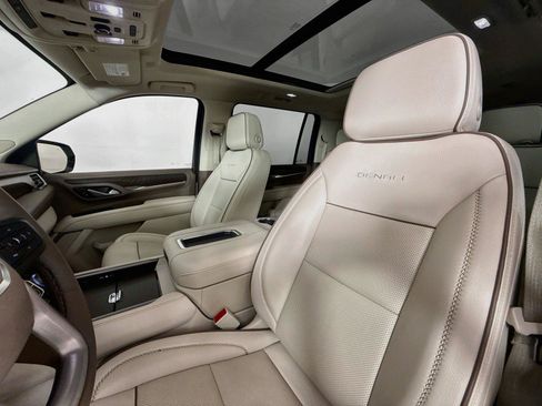 Used 2024 GMC Yukon XL Denali AWD/4WD image 3