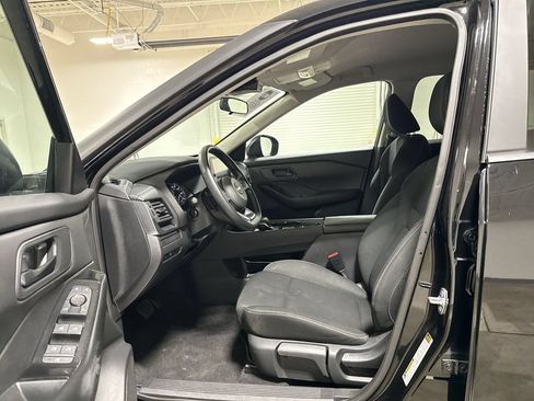 Used 2024 Nissan Rogue S FWD image 19