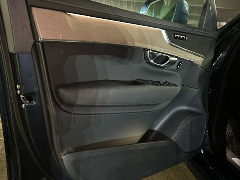 New 2026 Volvo XC90 B6 Core w/ Protection Package Premier image 9