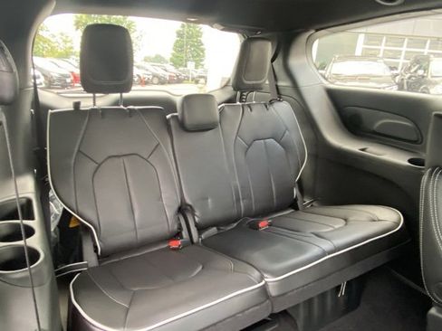 New 2026 Chrysler Pacifica Limited w/ S Appearance Package image 37