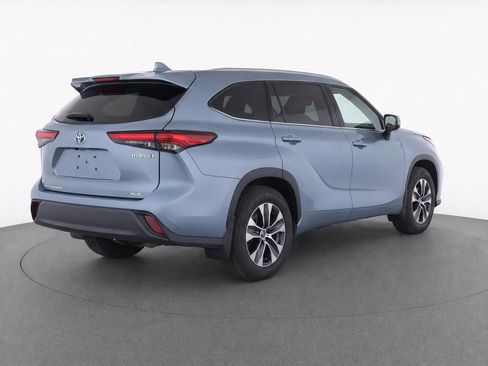 Used 2020 Toyota Highlander XLE AWD/4WD image 9