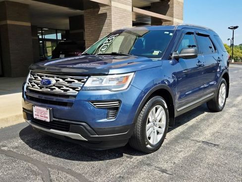 Used 2018 Ford Explorer XLT image 3