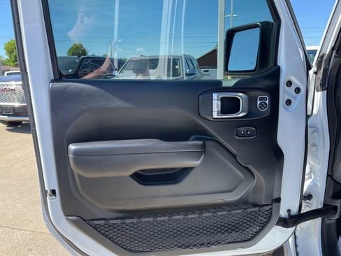 Used 2021 Jeep Gladiator Rubicon w/ LED Lighting Group AWD/4WD image 10