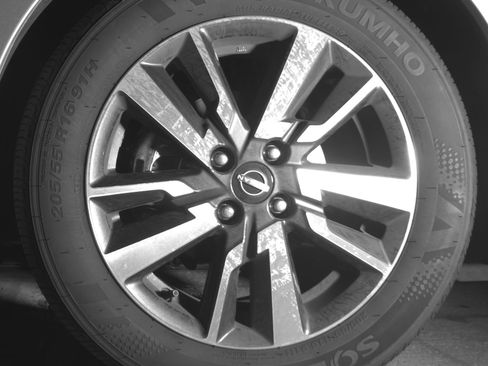 Used 2025 Nissan Versa SV image 12